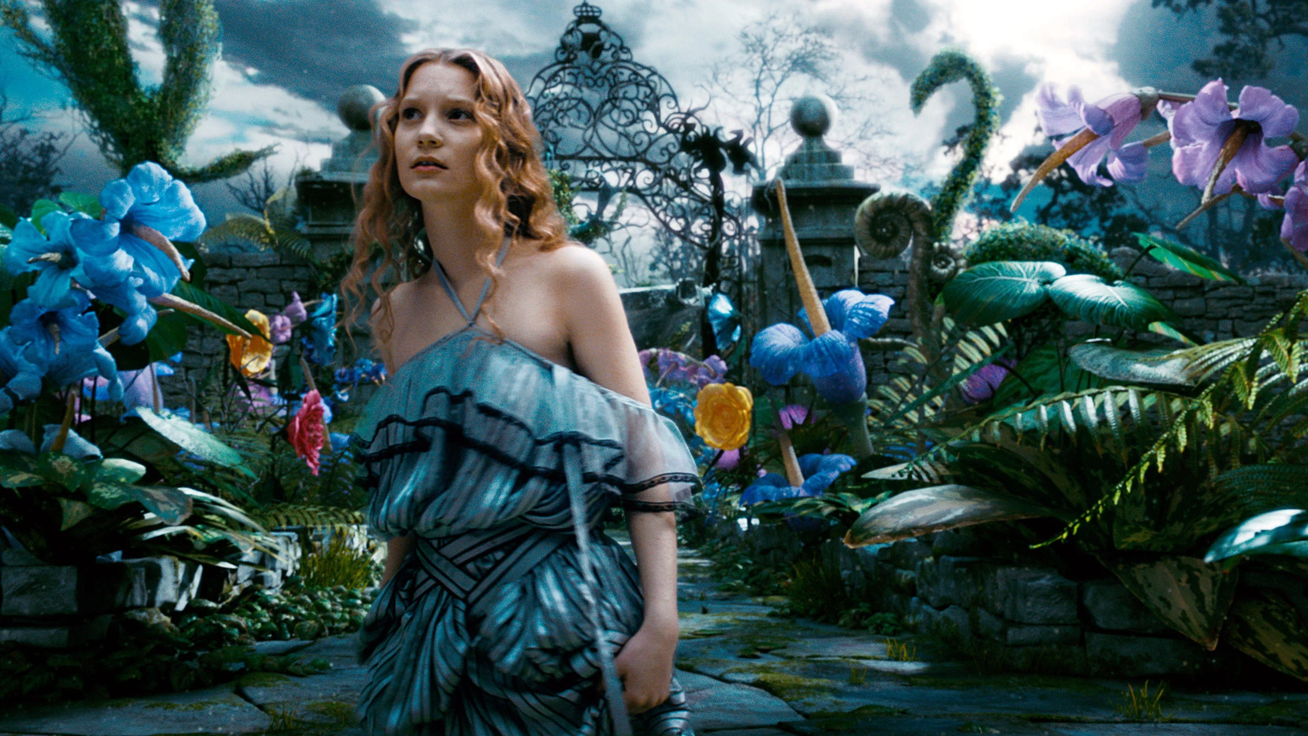 Alice Ở Xứ Sở Trong Gương -
