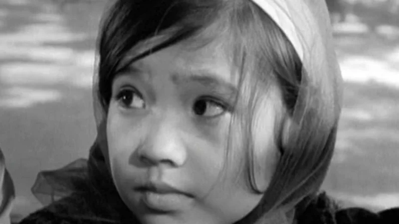 Em bé Hà Nội - The Little Girl of Hanoi